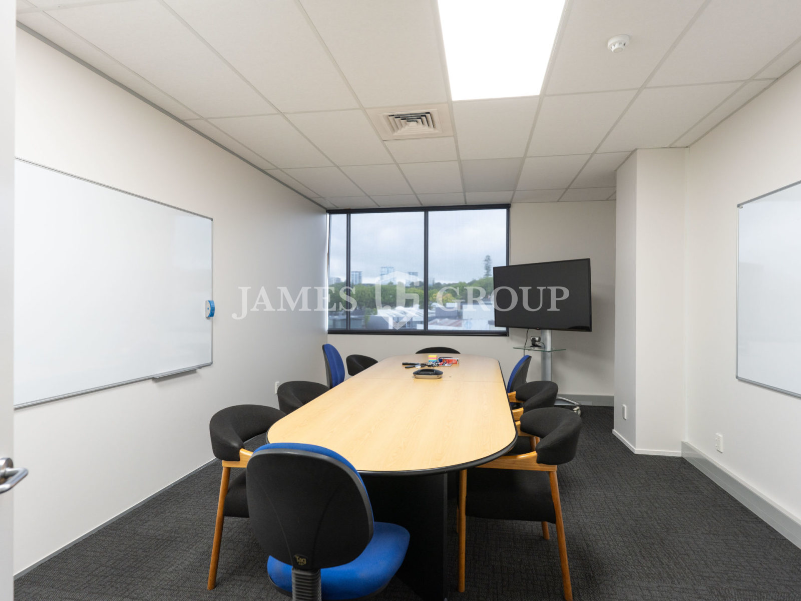 Light-filled 511m² Office Just Off College Hill