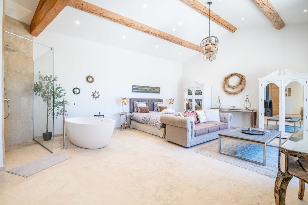 Photographs of Petit Mas La Vue Royale villa in Provence - Image 13 of 33