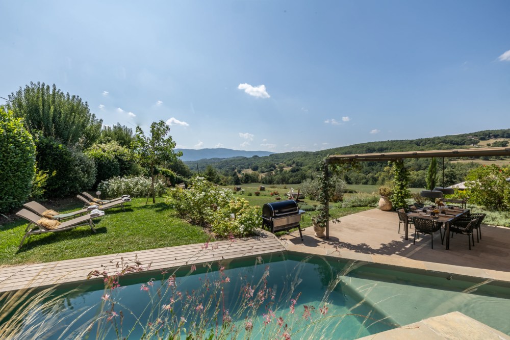 Photographs of Villa Caseneuve villa in Provence - Image 1 of 42