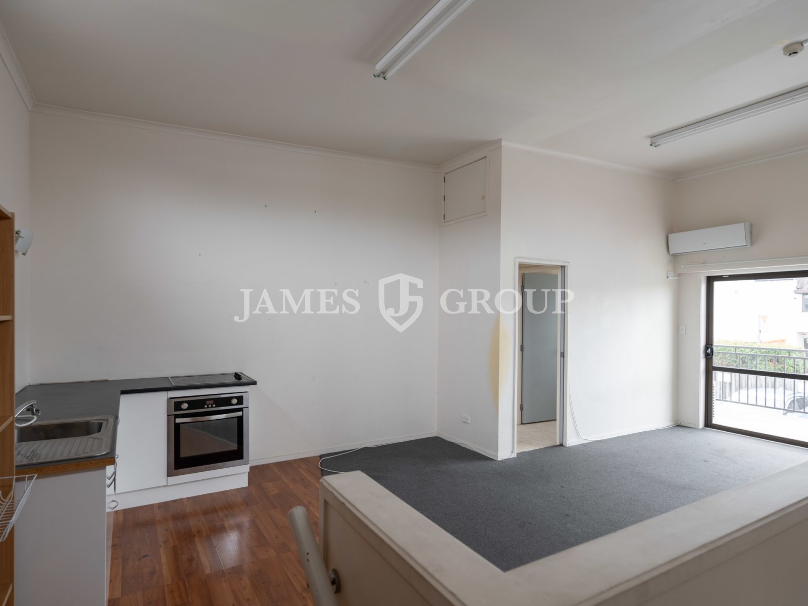 Tidy East Tamaki Unit For Sale | 208m²