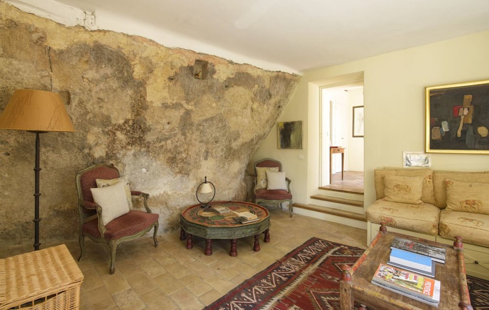 Photographs of Mas de Belleroche villa in Provence - Image 12 of 34