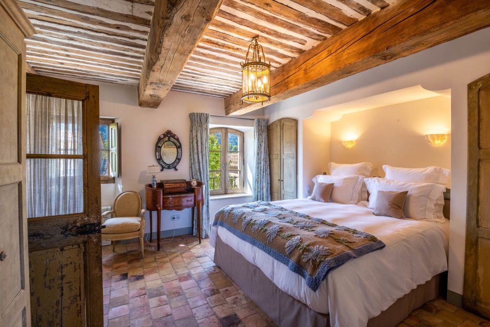 Photographs of Domaine du Lys villa in Provence - Image 19 of 45