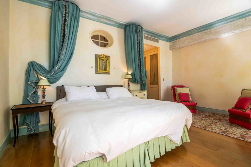 Photographs of Domaine de Beau-Fleurs villa in Provence - Image 27 of 45