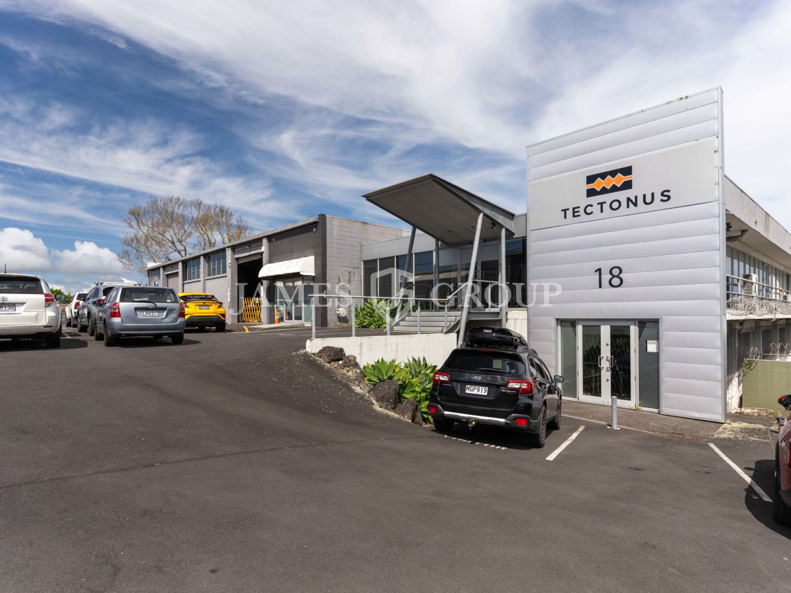 50 / 50 Warehouse & Office | 2 Mins From Motorway