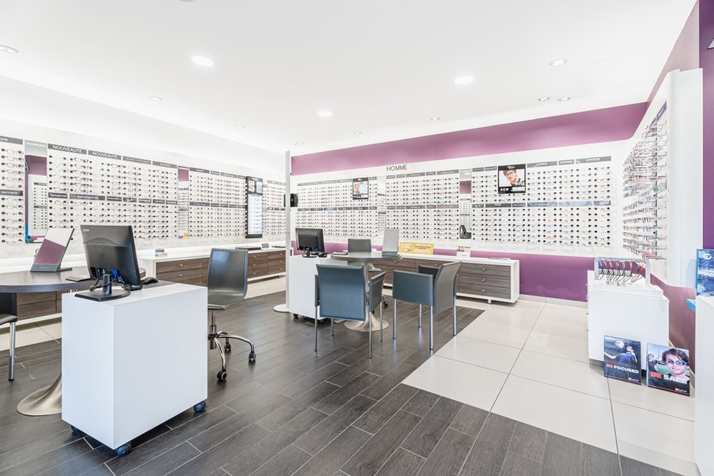 Magasin Opticien 1 place Saint Julien 72400 LA FERTÉ-BERNARD intérieur