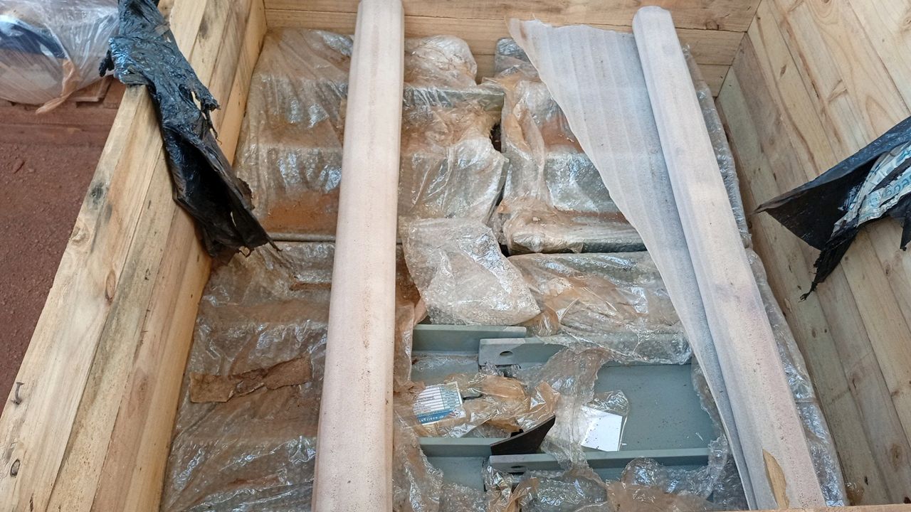 Lot of Metal Fixing Structures