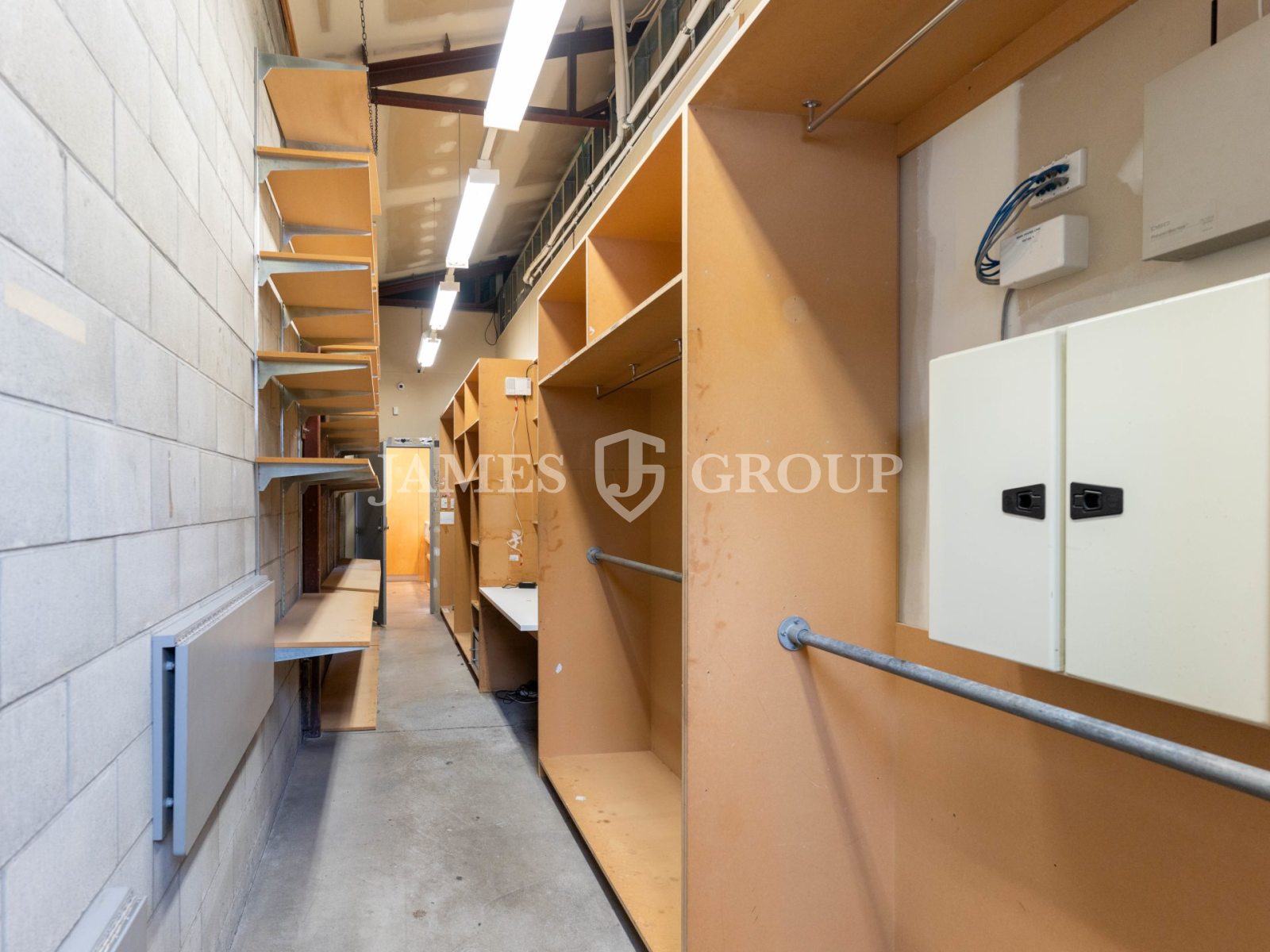 Modern Open Plan Retail With Strong Foot Traffic