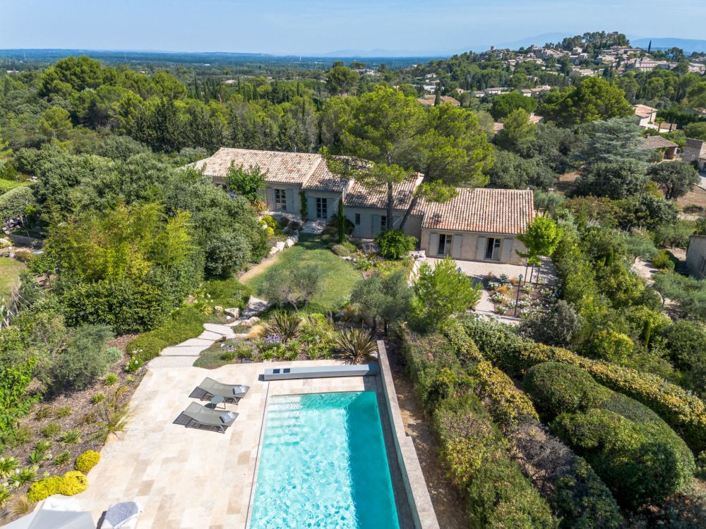 Photographs of Mas des Mimosas villa in Provence - Image 2 of 47