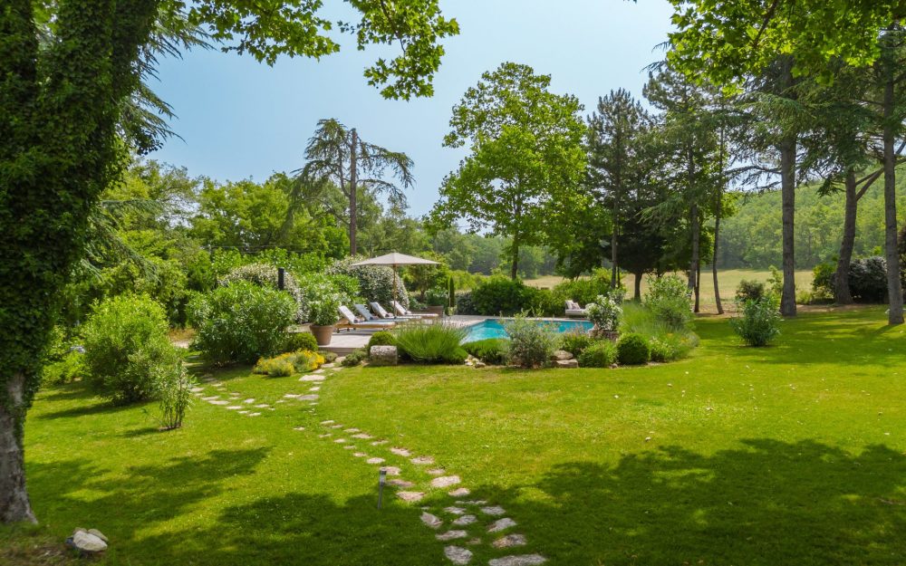 Photographs of Mas des Bleuets villa in Provence - Image 3 of 44