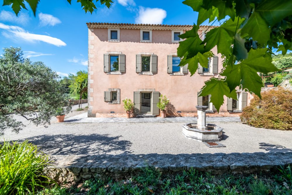Photographs of Bastide du Baron villa in Provence - Image 12 of 50