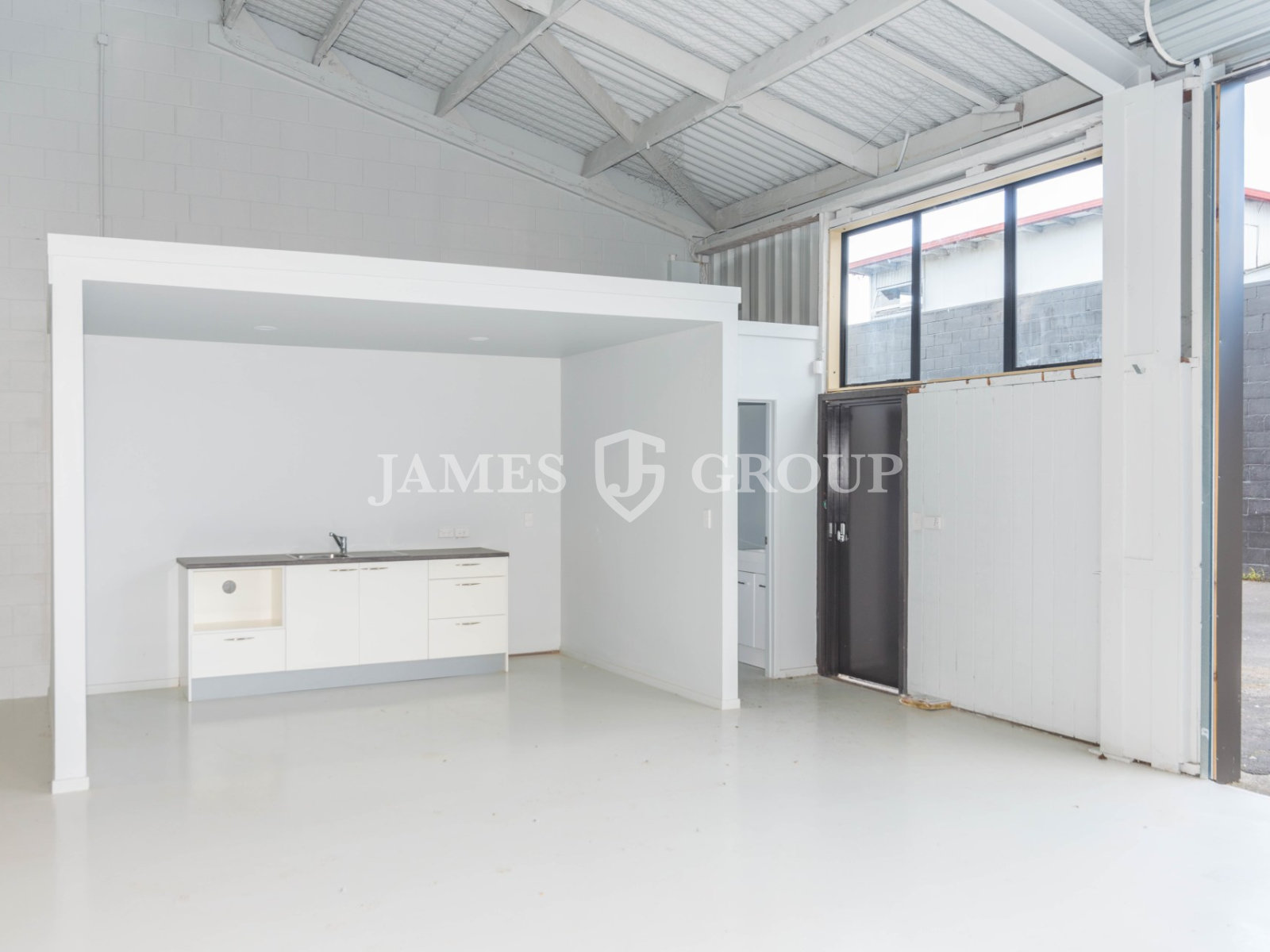 Affordable 122m² Industrial Unit