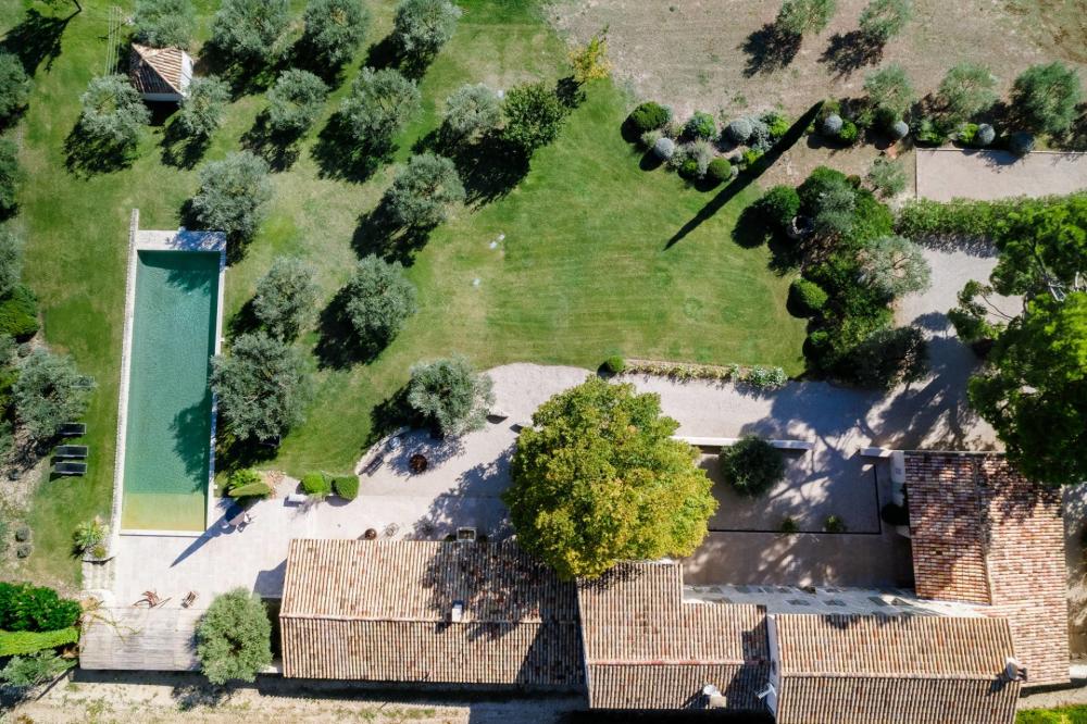Photographs of Mas de la Sérénité villa in Provence - Image 5 of 39
