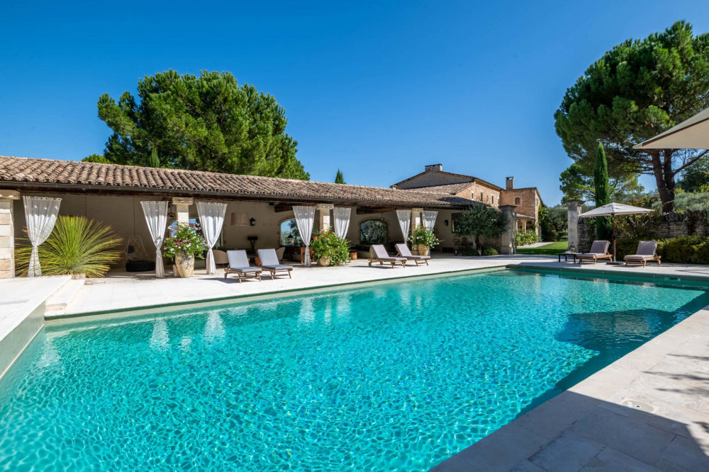Photographs of Mas de Lacoste villa in Provence - Image 1 of 64