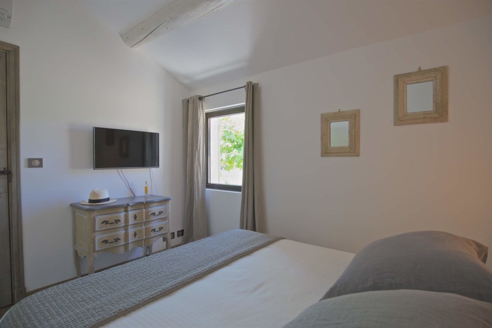 Photographs of Mas des Platanes villa in Provence - Image 26 of 36