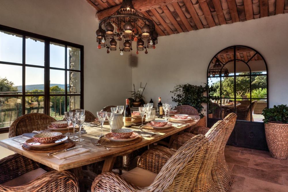 Photographs of Mas de Bellecour villa in Provence - Image 19 of 37