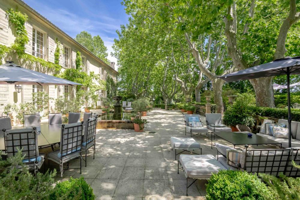 Photographs of Domaine de Beau-Fleurs villa in Provence - Image 2 of 45