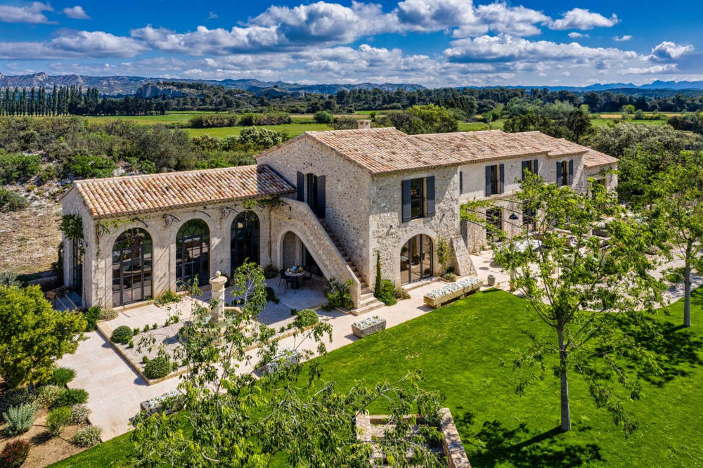 Photographs of Mas de l’Atlas villa in Provence - Image 1 of 45