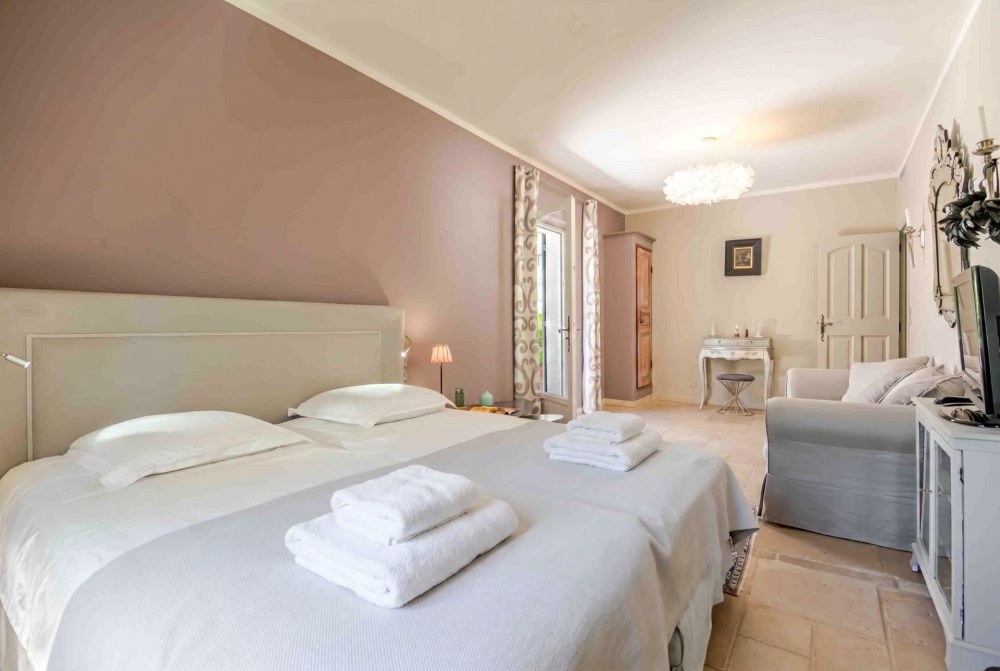 Photographs of Mas du Grelot villa in Provence - Image 30 of 39