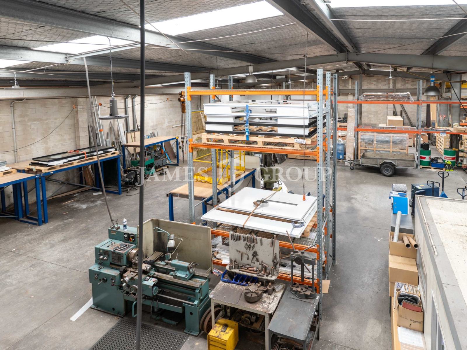 980m² Gantry Warehouse + Parking | Paramount Drive