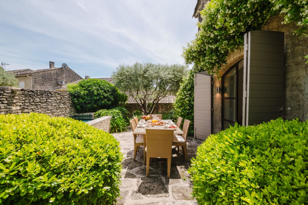Photographs of La Maison de Cabrières villa in Provence - Image 12 of 27