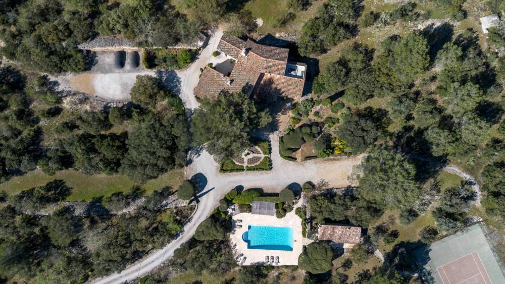 Photographs of Mas des Imberts villa in Provence - Image 48 of 48
