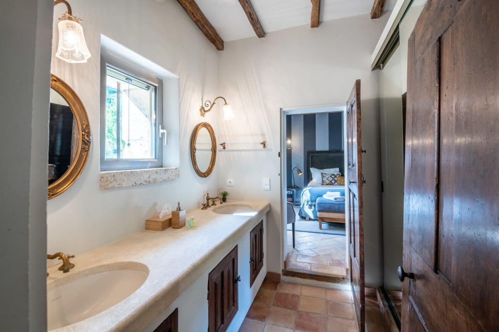 Photographs of Mas de Lacoste villa in Provence - Image 34 of 64