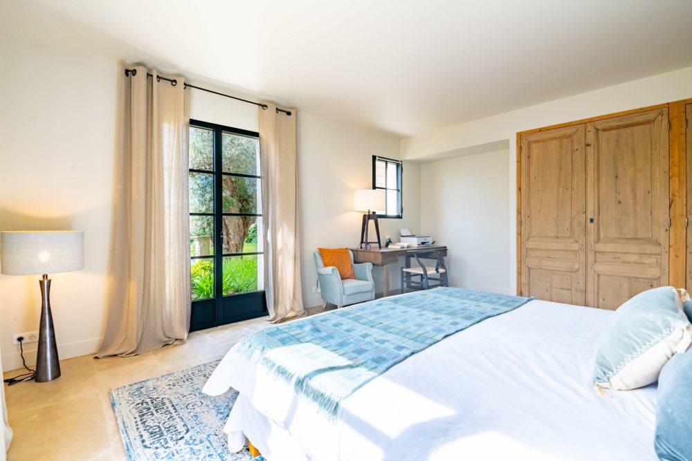 Photographs of Mas Mirabelle villa in Provence - Image 12 of 43