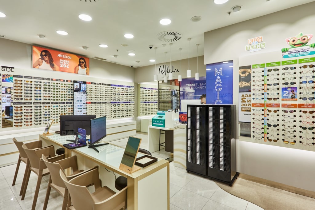 Tienda Óptico C.C. SALERA Avenida Enrique Gimeno 82 12006 CASTELLON DE LA PLANA interior