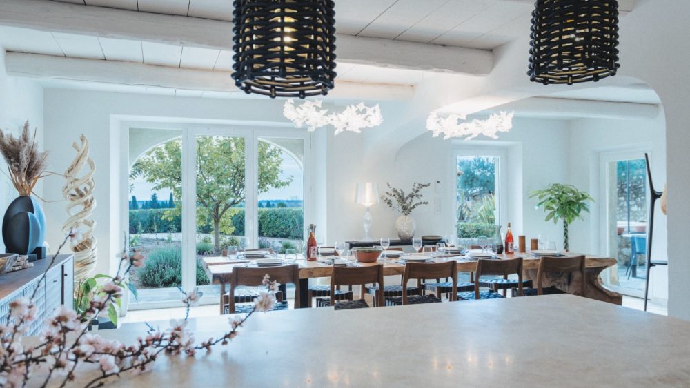 Photographs of Mas des Charmes villa in Provence - Image 5 of 39