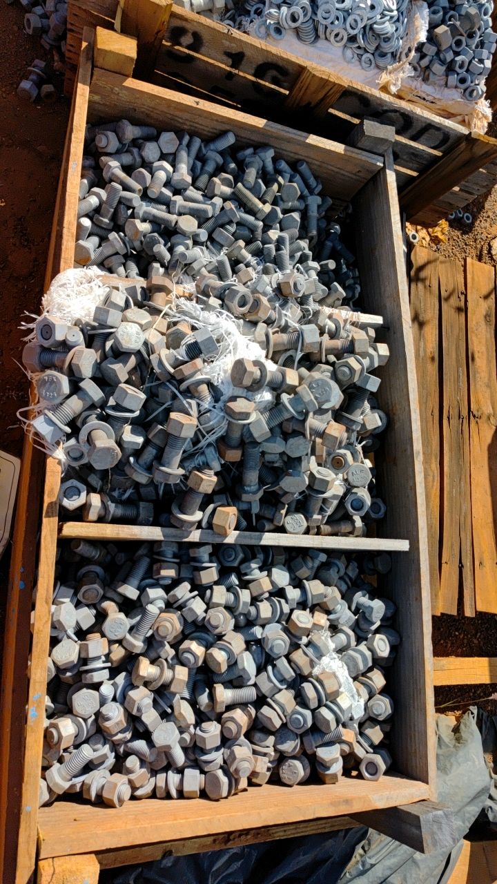 Lot of Metal Structures / BOX E19