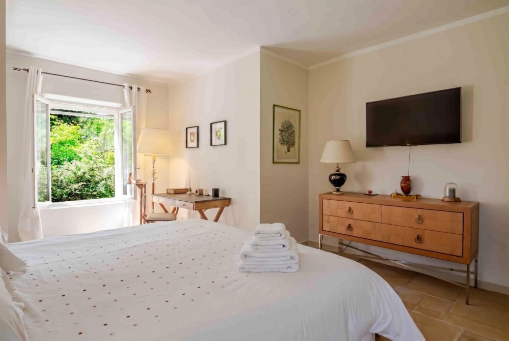 Photographs of Mas du Grelot villa in Provence - Image 33 of 39