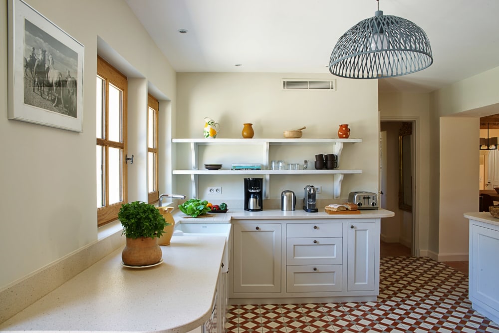 Photographs of Mas de la Verdiere villa in Provence - Image 10 of 34