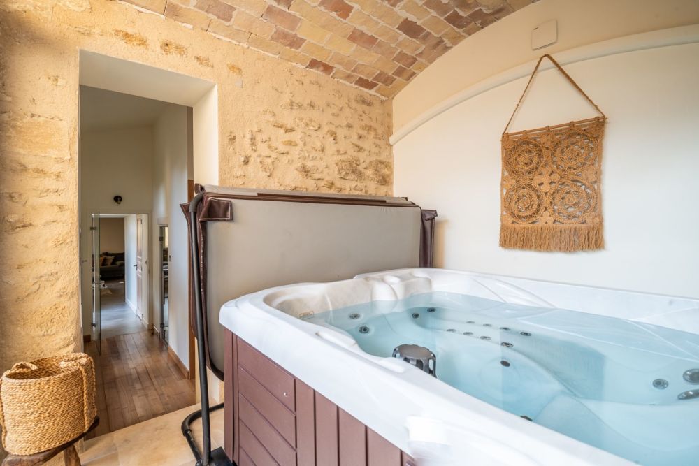 Photographs of Mas du Menuisier villa in Provence - Image 37 of 45