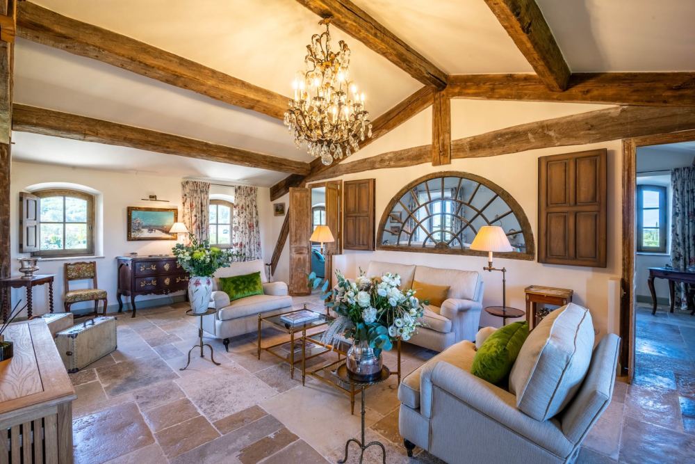 Photographs of Domaine du Lys villa in Provence - Image 17 of 45