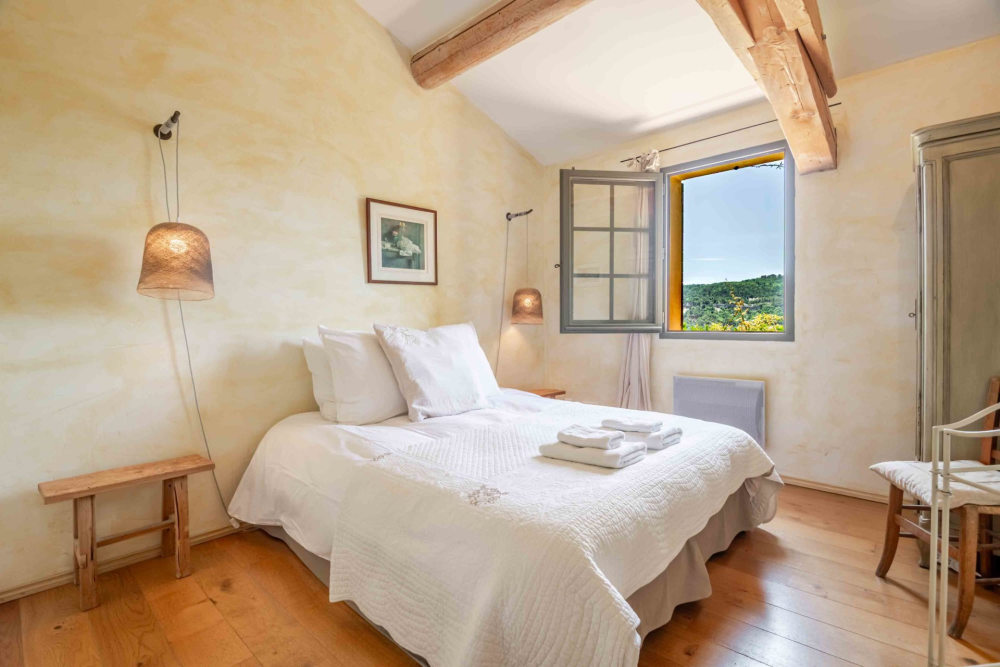 Photographs of Mas Rustrel villa in Provence - Image 21 of 26