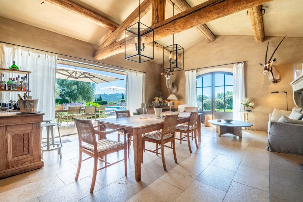 Photographs of Mas des Murets villa in Provence - Image 5 of 48