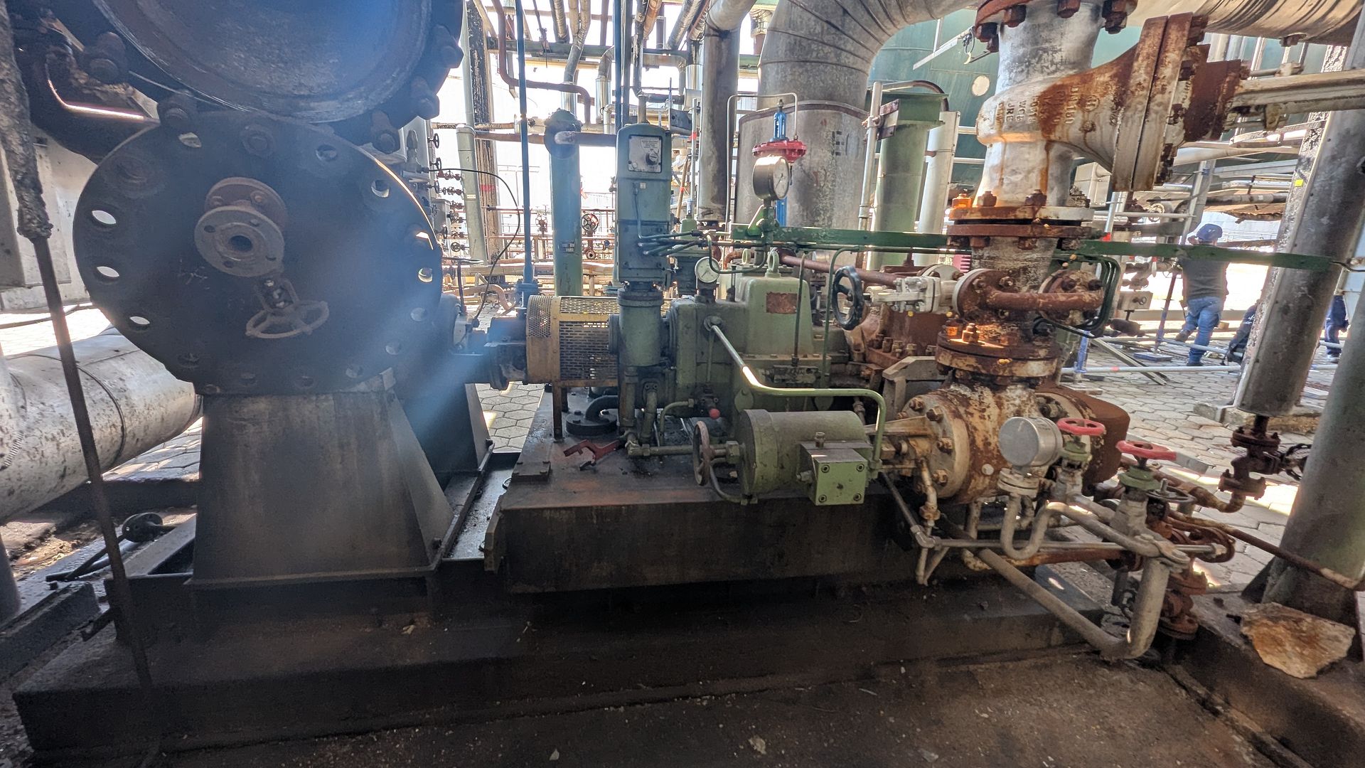 Naphtha, Gasoil, Hydrocarbons, Bitumen, Hot Water, HCL-Solution, Raw Water, Cool-Ruhrpumpen, Sulzer, Lutz, Halberg, Dickow - Image 5