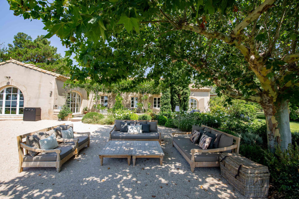 Photographs of Mas de Cezanne villa in Provence - Image 9 of 41