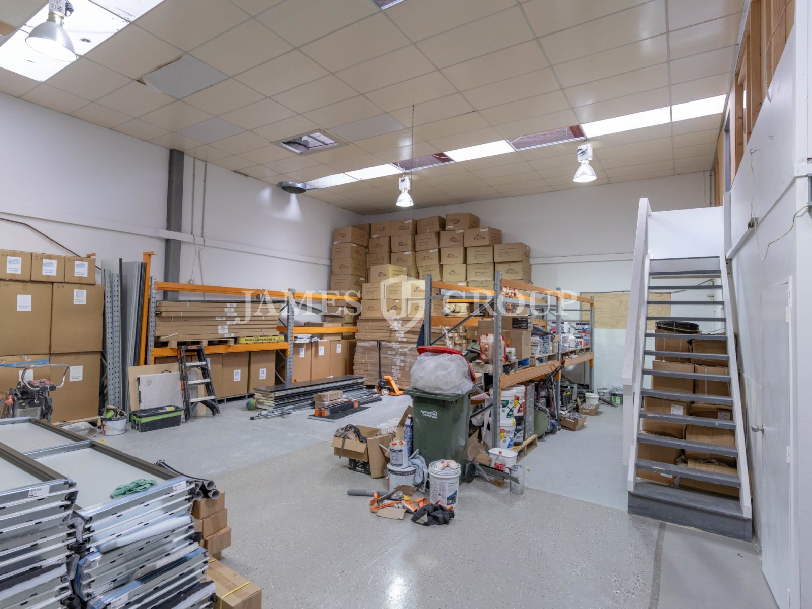 Henderson High Stud Unit + 3 Carparks | 180sqm