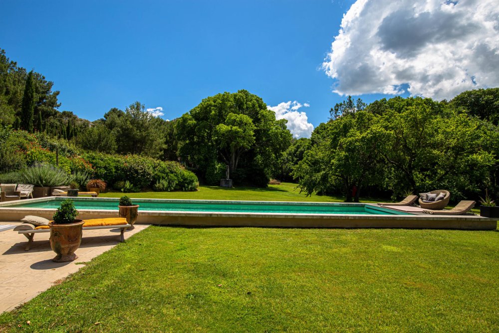 Photographs of Mas de Gavon villa in Provence - Image 4 of 32