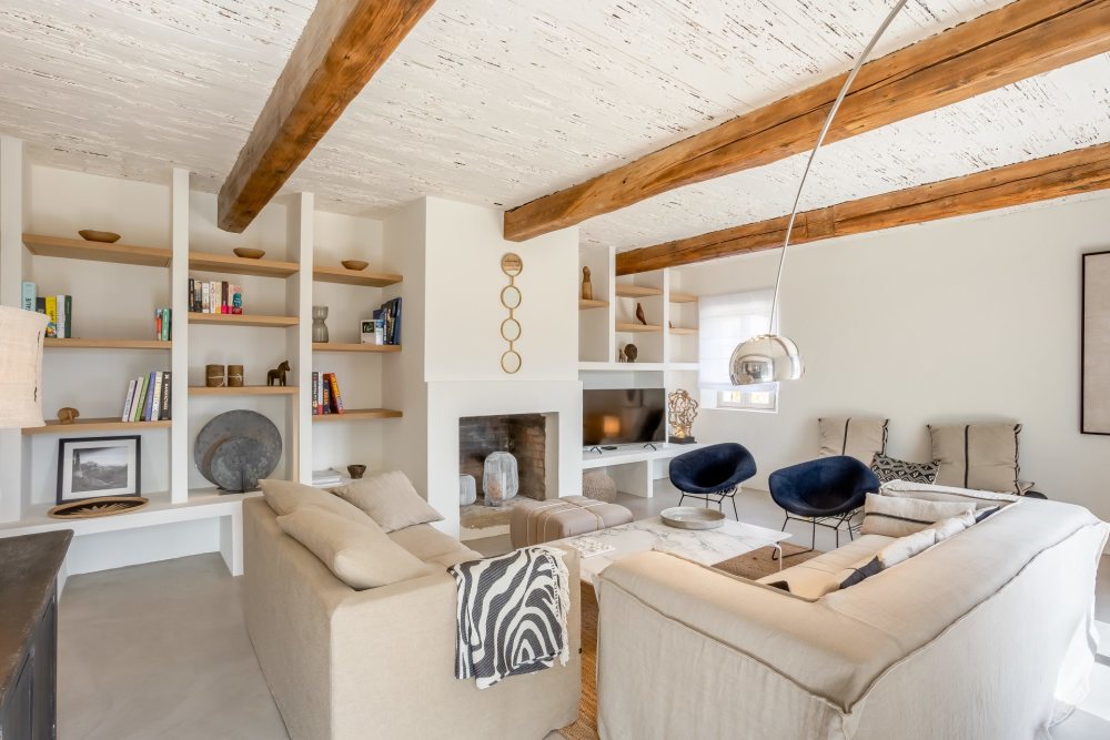 Photographs of Mas la Mirande villa in Provence - Image 5 of 49