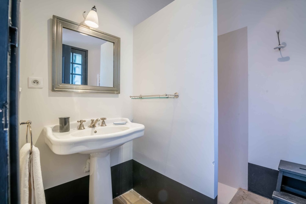 Photographs of Mas du Lac villa in Provence - Image 43 of 56