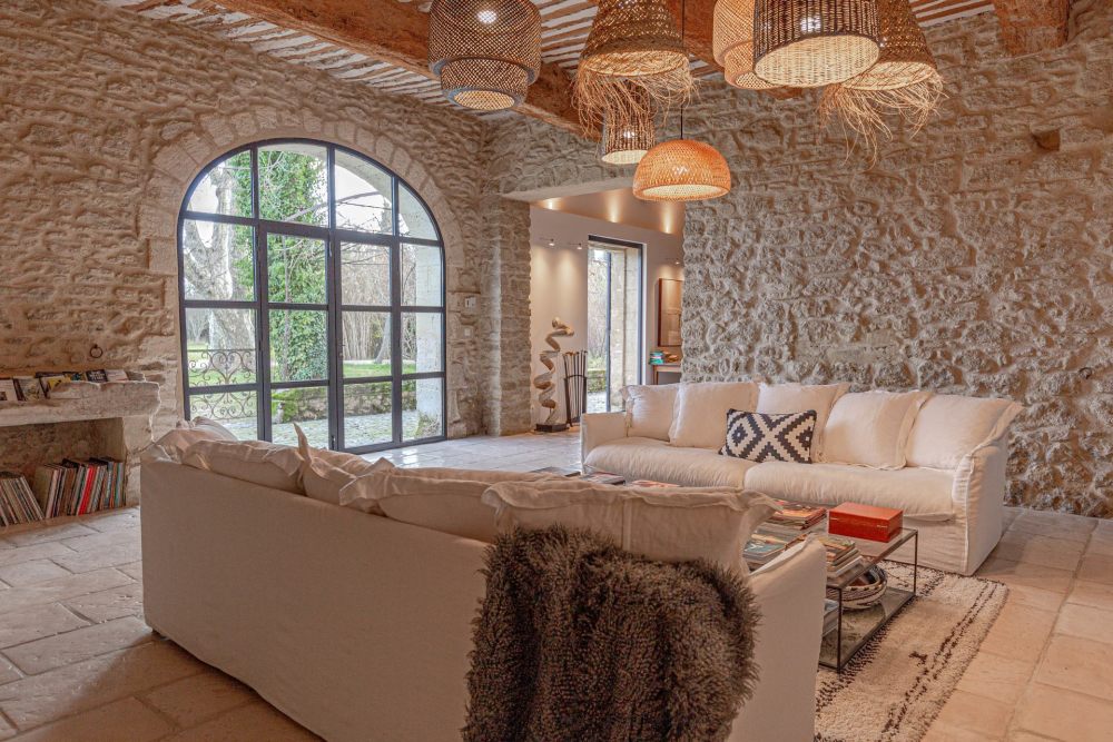 Photographs of Mas de la Sorgue villa in Provence - Image 12 of 45