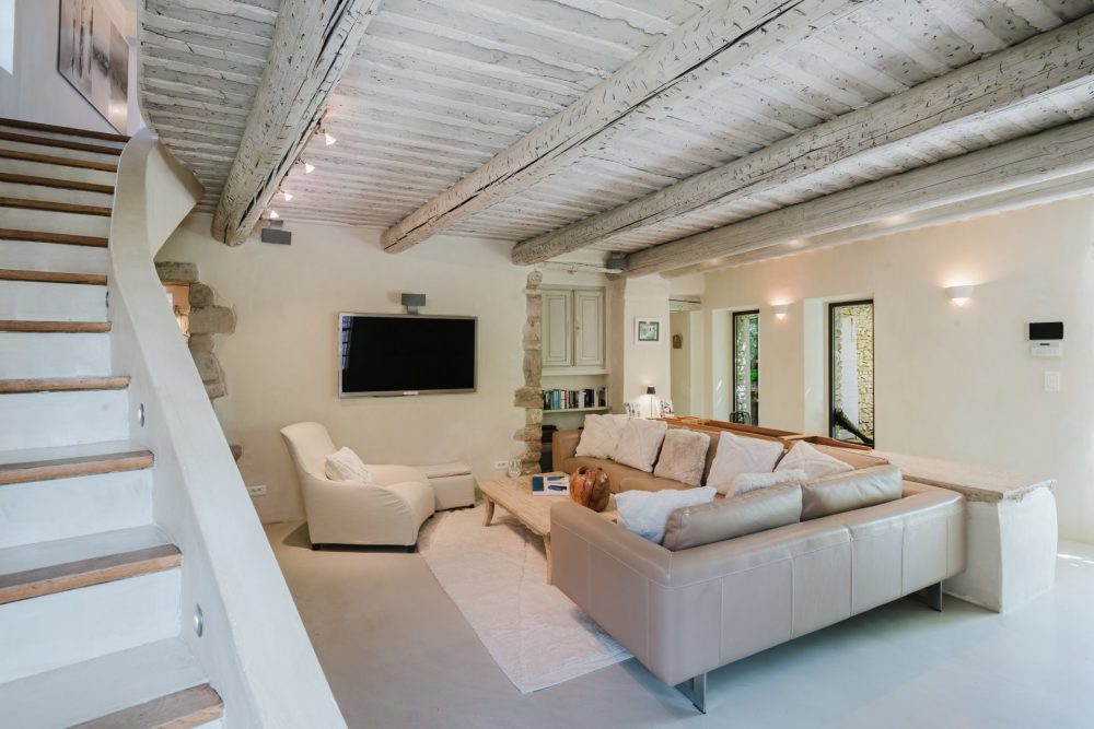 Photographs of Mas la Bergerie de Cabrieres villa in Provence - Image 15 of 56