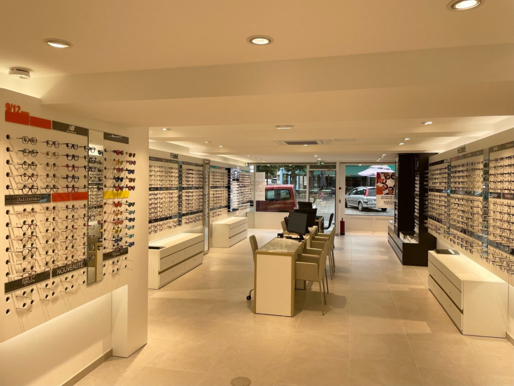 Magasin Opticien 6 place Albert Parent 35270 COMBOURG intérieur