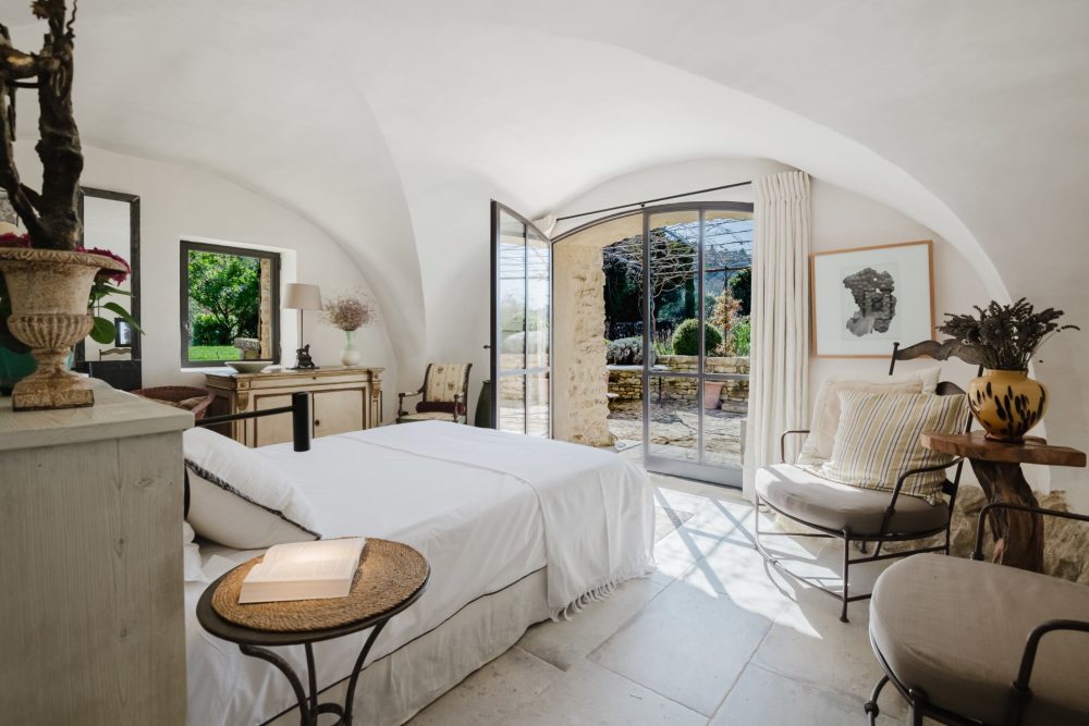 Photographs of Mas des Bleuets villa in Provence - Image 25 of 44