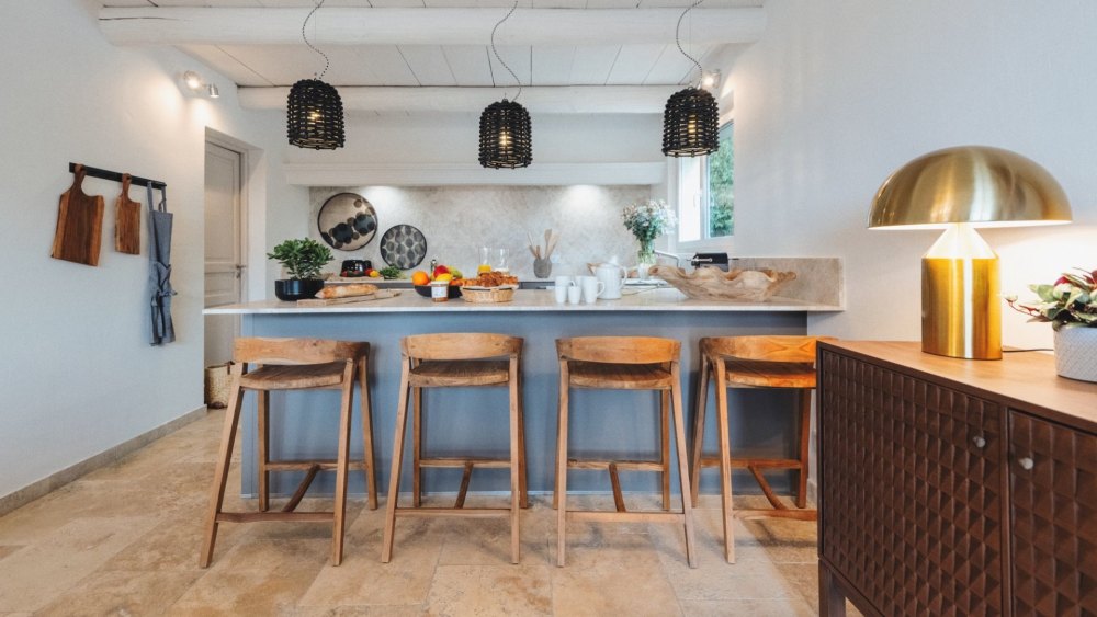 Photographs of Mas des Charmes villa in Provence - Image 9 of 39