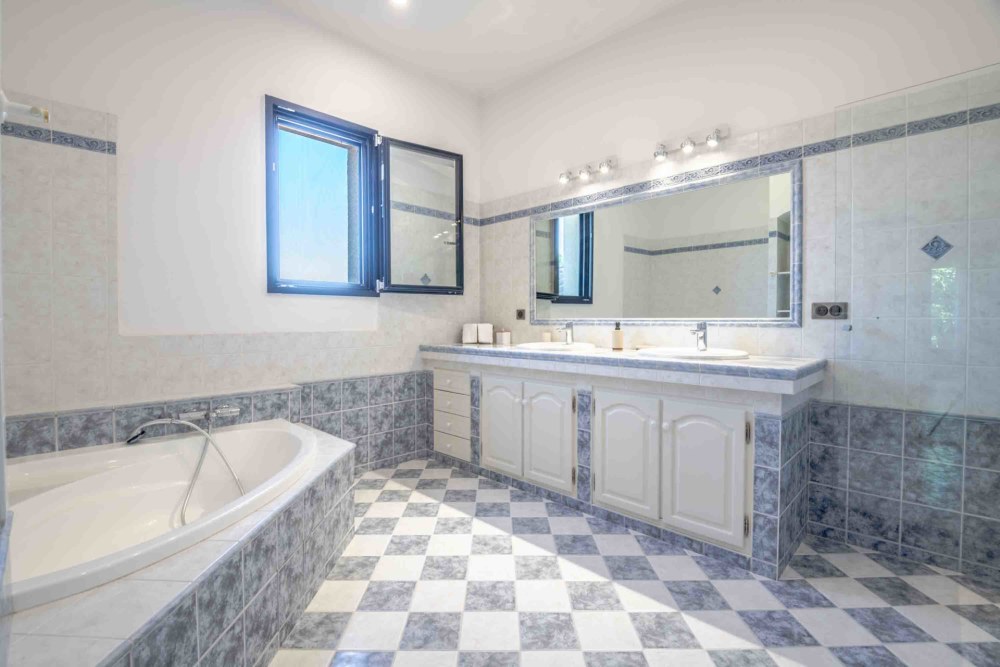 Photographs of New! Mas Capeline villa in Provence - Image 23 of 36