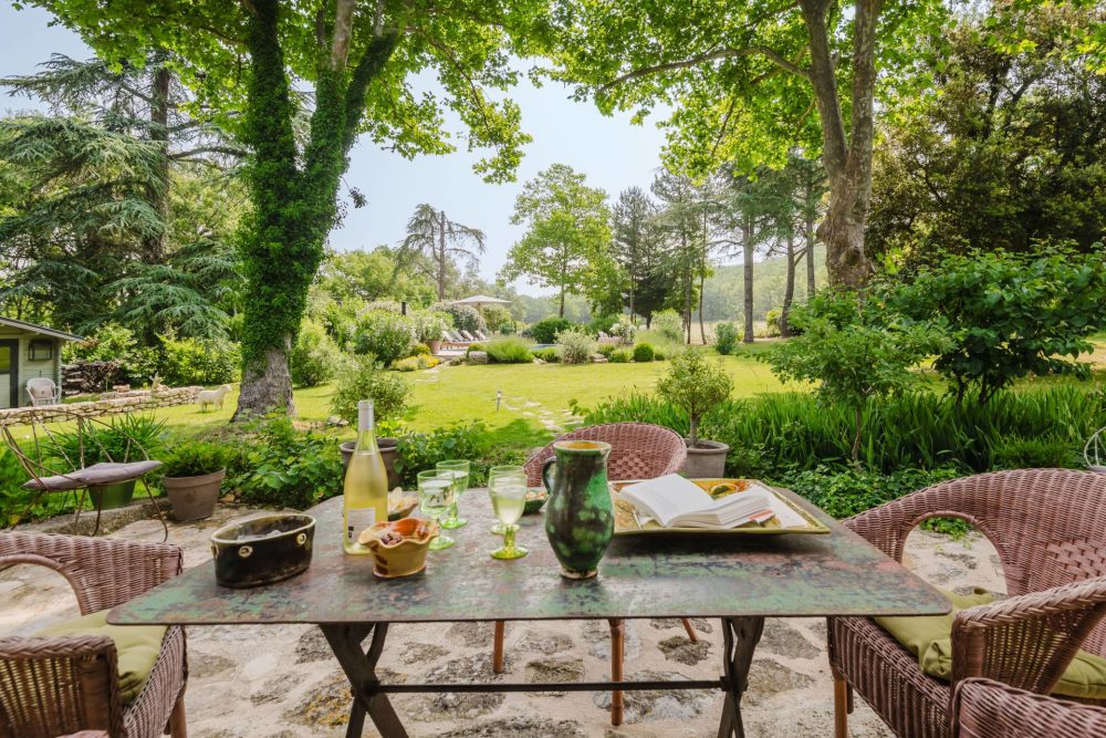 Photographs of Mas des Bleuets villa in Provence - Image 4 of 44