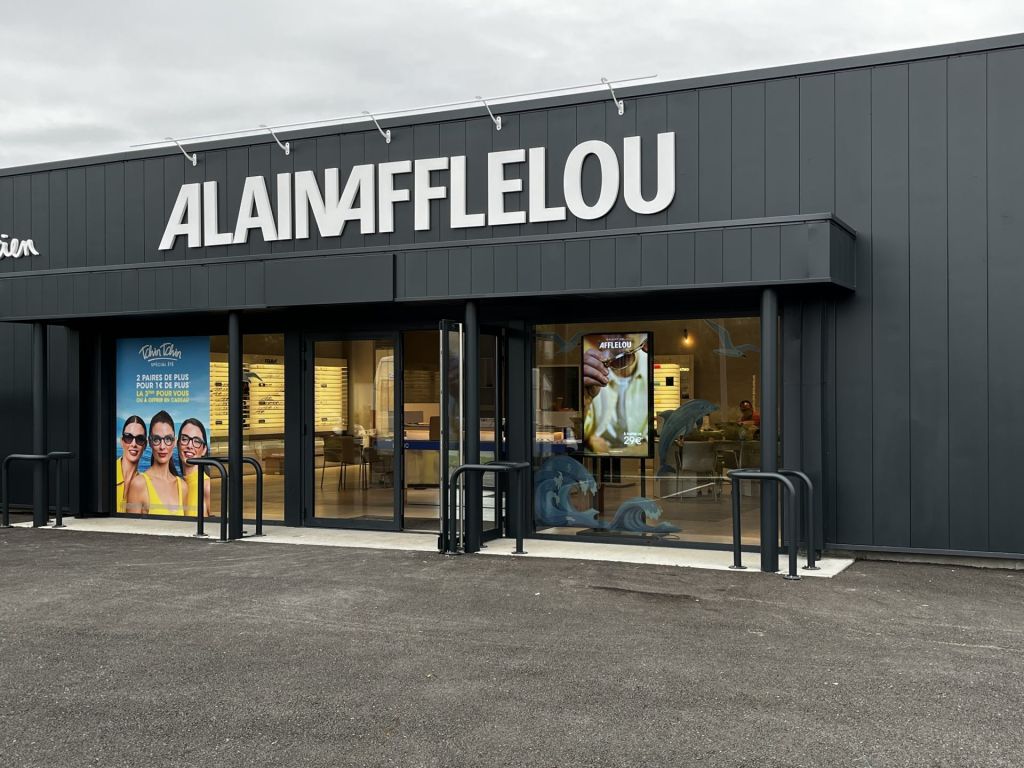 Magasin Opticien 67 Rue Blaise Lutendre 18200 SAINT-AMAND-MONTROND extérieur
